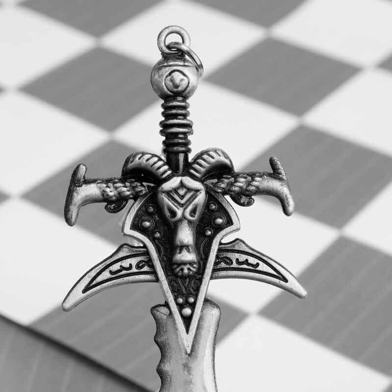 World of Warcraft Frostmourne Sword Weapon Keychain Game WOW Metal Keyring The Lich King Key Chain GLOW in the DARK luminous World of Warcraft Frostmourne Sword Weapon Keychain Game WOW Metal Keyring The Lich King Key Chain GLOW in the DARK luminous